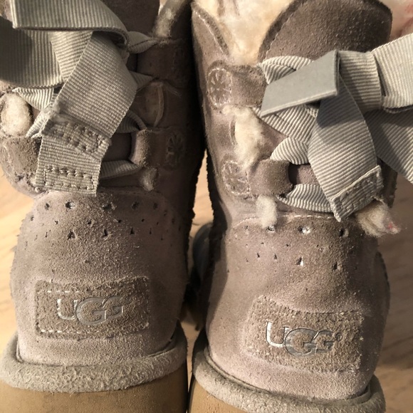 Women’s Ugg’s size 7 - Picture 2 of 4